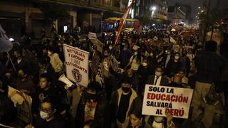 Cientos protestan por proyectos de ley que atentan contra Sunedu y la educación sexual en colegios