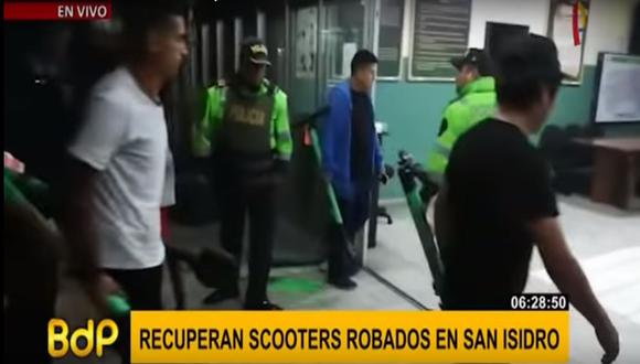 Dos recicladores fueron intervenidos por serenos al ser descubiertos cuando trasladaban scooters eléctricos (Captura: BDP)