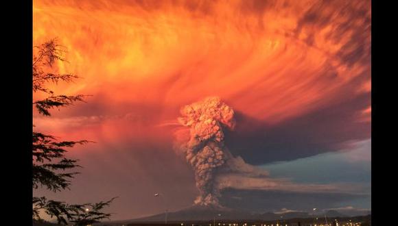 El sur de Argentina en alerta por erupción del volcán Calbuco