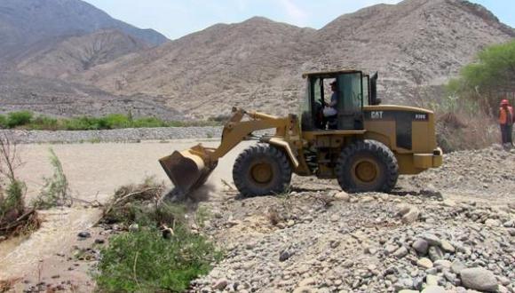 Joven muere arrollado por maquinaria que descolmataba río Casma. (Foto: archivo)