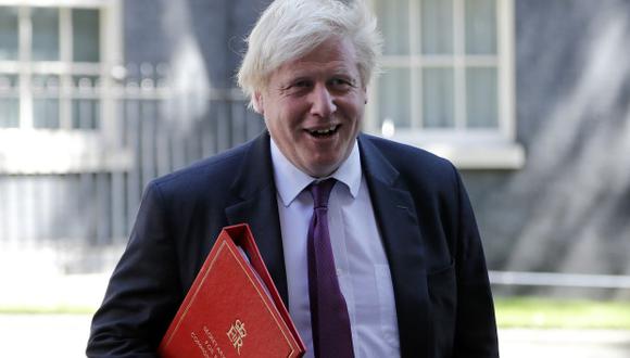 Partidarios de Boris Johnson saludan su visión optimista de Reino Unido, al tiempo que tranquiliza al oyente de que tendrá un equipo para cuidar los detalles. (Foto: AFP)