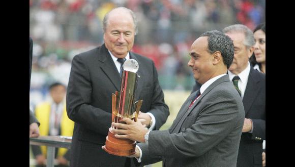 "Blatter es el Manuel Burga de la FIFA", por Pedro Canelo