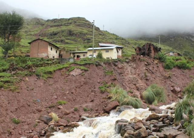 Poste de alta tensión está a punto de caer en poblado de Pasco - 1