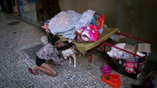 “Quédense en casa”, recomendación imposible por el coronavirus para los sin techo de Río de Janeiro | FOTOS