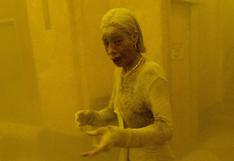 La icónica foto de la “dust lady”, la mujer cubierta de polvo que “perdió el control” tras los ataques a las Torres Gemelas del 11S