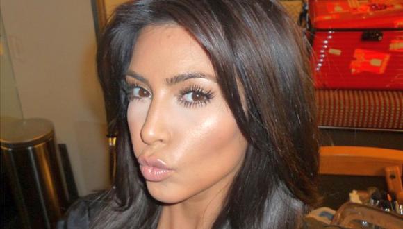 Instagram: Kim Kardashian promociona su libro con sensual foto