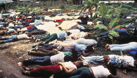El escenario en Jonestown era de horror: más de 900 cadáveres, de los cuales unos 250 eran de niños, desperdigados en la granja. (AP)