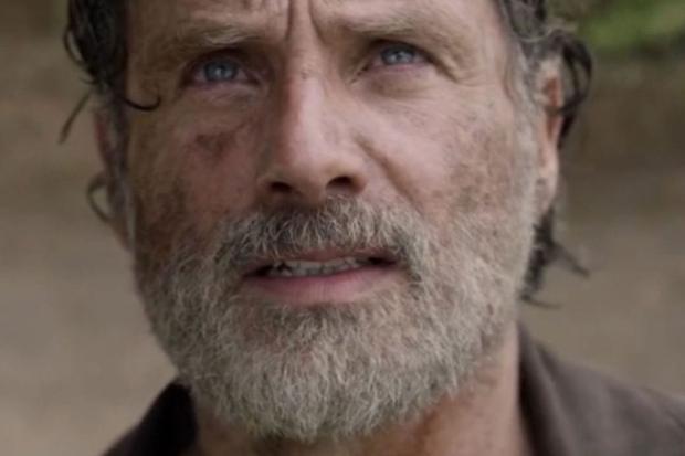Andrew Lincoln pojawia się jako Rick Grimes w finale serii "chodzące trupy" (fot. AMC)
