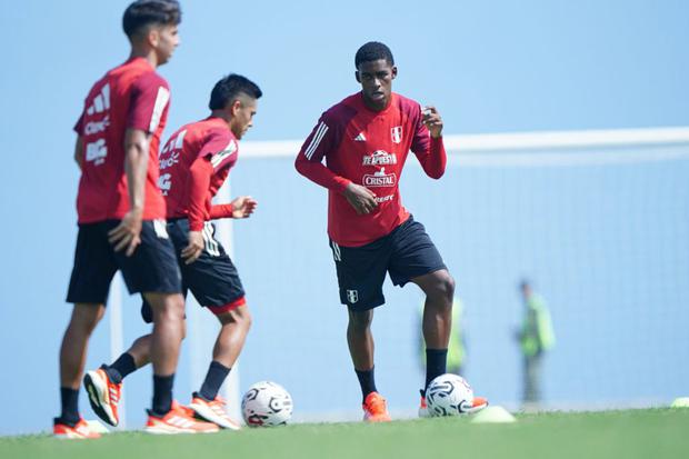 The Peruvian U-23 team will debut this Sunday in the Pre-Olympic against its counterpart from Chile.  (Photo: FPF)