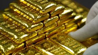 Oro opera casi estable debido a dudas sobre crecimiento