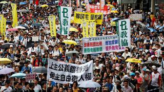 Miles de personas demandan democracia plena en Hong Kong