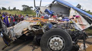 Tanzania: Contenedor aplasta autobús y mata a 40 personas