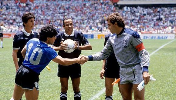 Diego Maradona anotó el gol denominado como ‘La Mano de Dios’ con la selección argentina al exgolero inglés Peter Shilton en el Mundial México 1986. (Foto: Empics Sports)