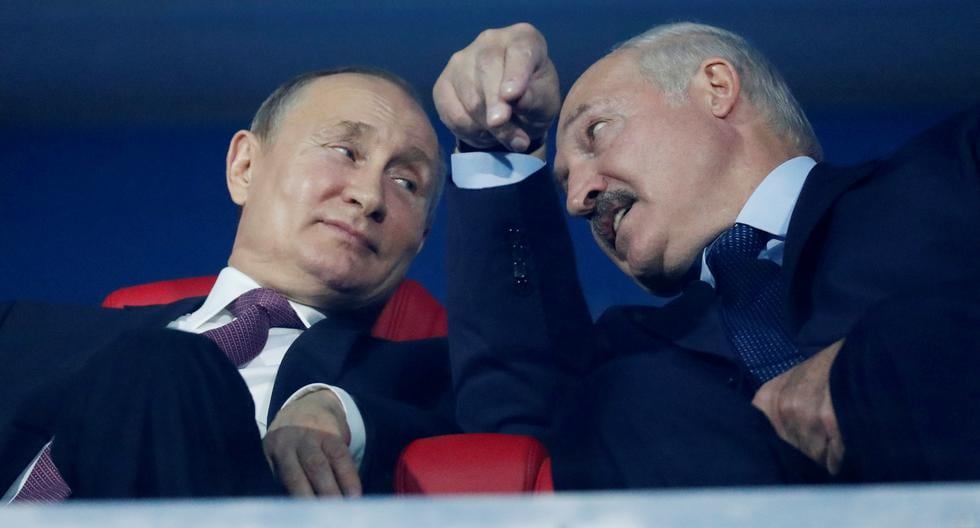 Vladimir Putin siempre ha tenido una buena relación con el presidente bielorruso, Aleksandr Lukashenko. Acá en una foto del 2019 en la ceremonia de clausura de un evento deportivo en Minsk. (Foto: Reuters)