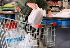 Supermercados distribuyen 200 millones de bolsas de plástico al año
