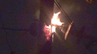 Poste de luz explotó frente a colegio de Nuevo Chimbote [VIDEO]