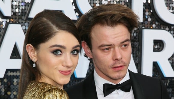 Natalia Dyer y Charlie Heaton en un evento realizado en 2020 (Foto: AFP)