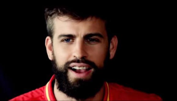 "Entusiasmo" de Piqué resaltó en el himno de selección española