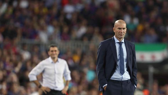 Real Madrid empató este domingo 2-2 ante Valencia en el Bernabéu. Pero, sobre la hora, el francés Benzema desperdició una clara ocasión frente al arco y desató la furia de Zinedine Zidane. Foto: EFE