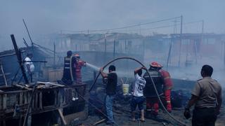 Áncash: incendio arrasó con 20 viviendas rústicas en Nuevo Chimbote