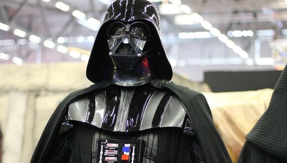 Uno de los cargos imputados a Darth Vader fue cortarle la mano a su hijo Luke Skywalker. (Foto: Unsplash)