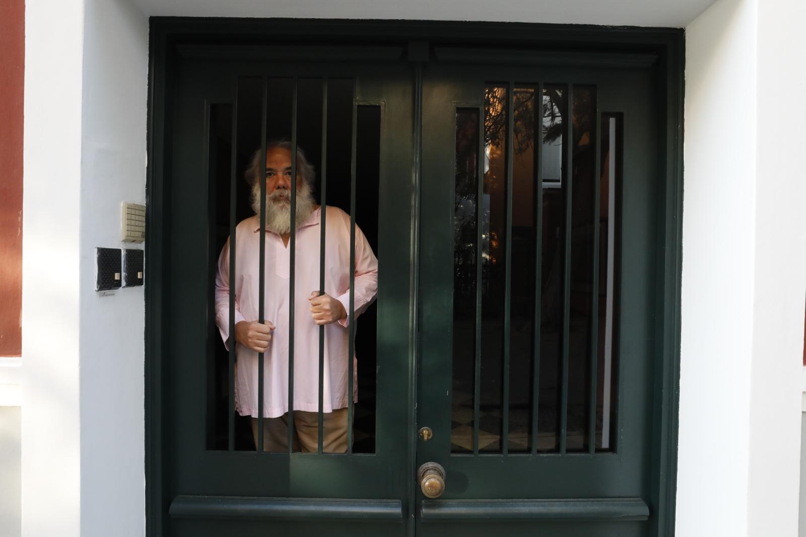 El empresario Matías Rojas Bruce alquiló un ventilador mecánico por temor a no encontrar una cama UCI disponible si llega a infectarse del COVID-19 y su caso se agrava. Según su médico, es un persona de riesgo por los problemas respiratorios que le ocasiona la obesidad. Aún espera el permiso del Minsa para tener su equipo (Foto: El Comercio/César Bueno)