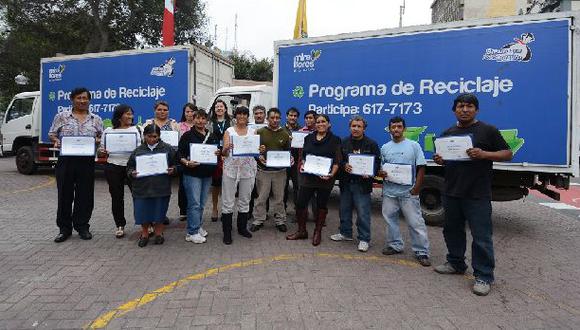 Municipalidad de Miraflores condecoró a 16 recicladores