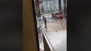 Hombre le disparó a otro luego que este no se cubriera al toser en gasolinera de Pensilvania [VIDEO]