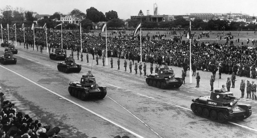 Parada militar en 1952. (Foto: GEC Archivo Histórico)