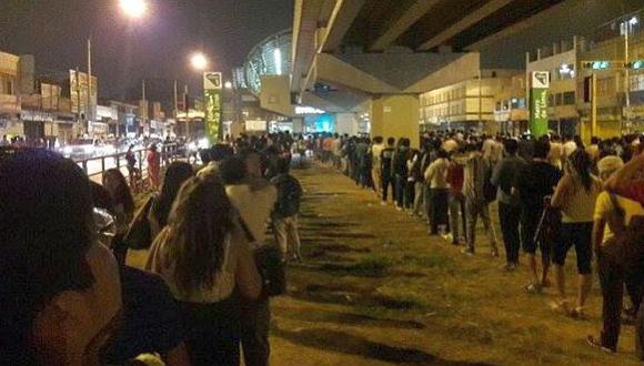 Metro de Lima amplió horarios por desborde del río Huaycoloro