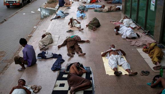 La ola de calor que asola parte de Pakistán en medio de cortes de electricidad generalizados causó 65 muertos en Karachi, dijo el martes una organización de asistencia social paquistaní. (Reuters).