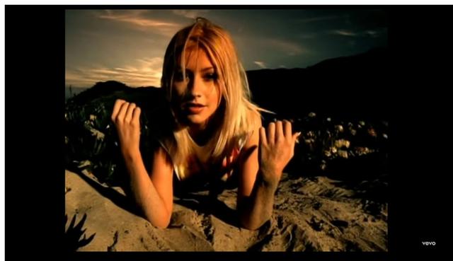'Genie In The Bottle' - Cristina Aguilera (YouTube)