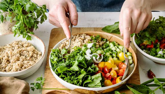 La American Heart Association (AHA) publicó una revisión de los 10 planes de alimentación más populares y entre las más saludables para el corazón, se encuentra la dieta vegetariana.