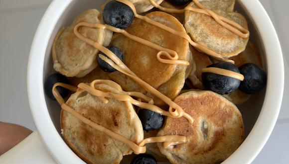 Mini banana Pancakes, una receta de Alessandra Arce.