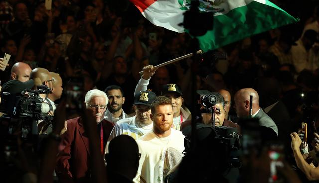 'Canelo' vs. Jacobs EN VIVO: así fue la deslumbrante y fascinante salida del boxeador mexicano | VIDEO. (Foto: AFP)