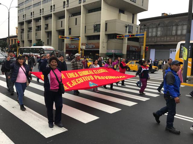 Protesta de docentes restringió el tránsito en la avenida Abancay [FOTOS]
