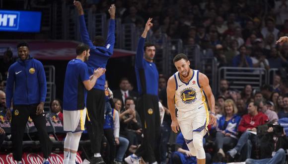 El base de los Golden State Warriors Stephen Curry se lució con su mayor puntuación de la temporada con 45 puntos en apenas 29 minutos. (Foto: Reuters)