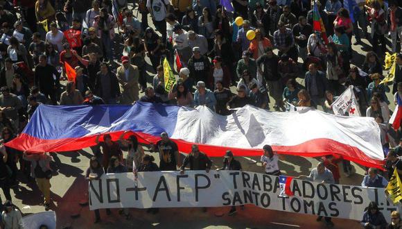En las protestas registradas en la últimas semanas en Chile, los ciudadanos han mostrado su descontento con el sistema de pensiones. (Foto: AFP)