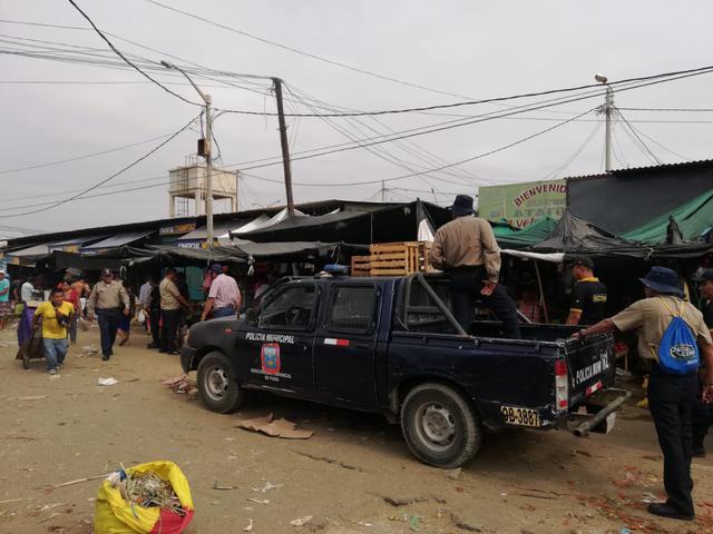Desalojan a vendedores ambulantes del Mercado de Piura