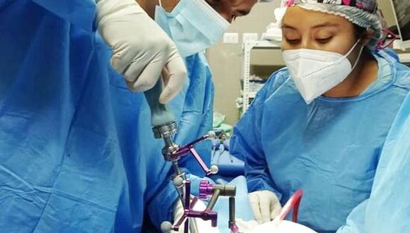 Realizan la primera cirugía de columna con uso de neuronavegador en hospital de Sullana