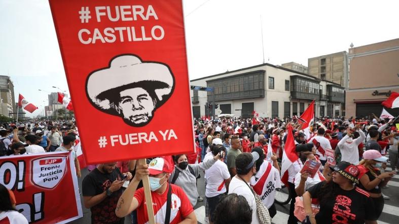 Marcha contra Pedro Castillo EN VIVO | se controlan los disturbios en la avenida Abancay