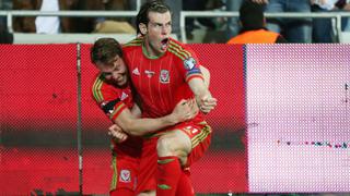 Bale anotó doblete y encaminó a Gales a su primera Eurocopa
