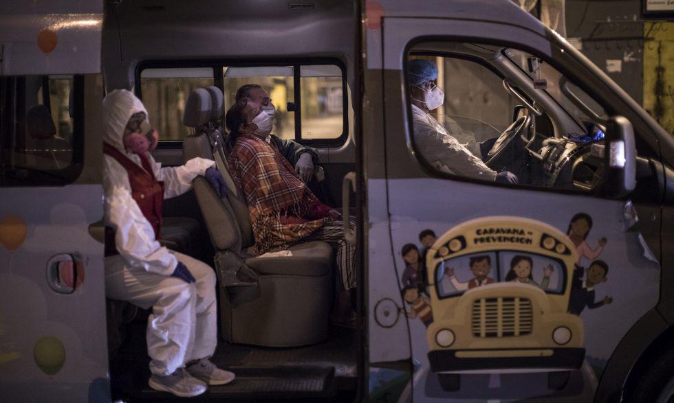 En lo que va del estado de emergencia, el ministerio ha llevado a 25 adultos mayores sin techo a un albergue en Villa María del Triunfo, mientras que otros seis volvieron con sus familias. (Foto: Anthony Niño de Guzmán)