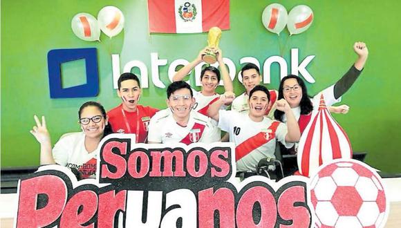Adaptarse al evento deportivo de fútbol más popular del planeta es la mejor alternativa para las compañías peruanas que, como Interbank, se pintaron de rojo y blanco.