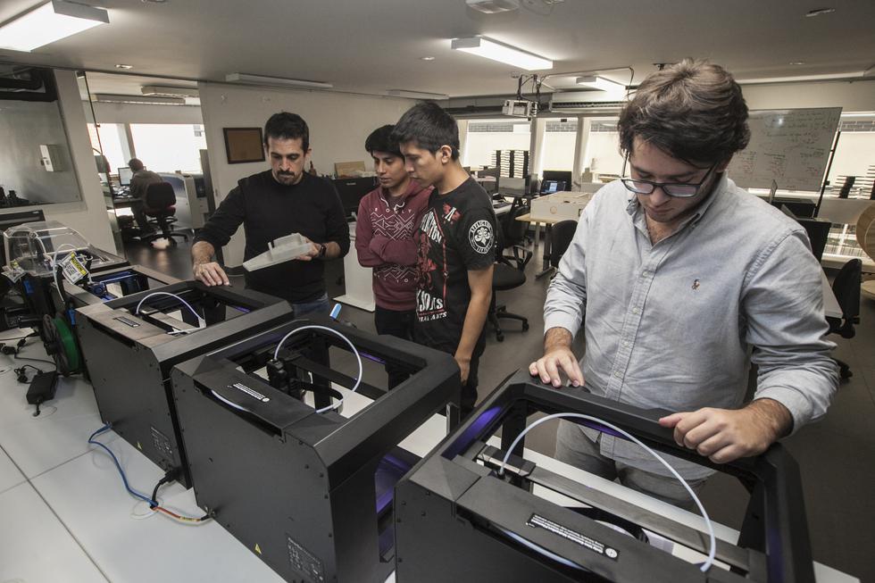 “La idea es imprimir huacos en 3D para ‘sacarlos’ de los museos y llevarlos a los colegios", explica el profesor El profesor Edwin Motte