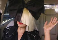 Youtube: Sia causa sensación tras cantar sus éxitos a bordo de un auto