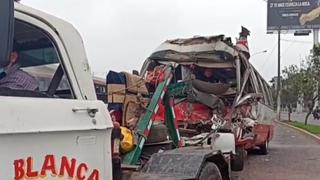 San Juan de Lurigancho: 15 pasajeros heridos tras choque entre cúster y ómnibus