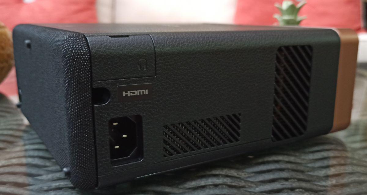 El diseño compacto del EF-100B es uno de sus principales atributos.(Foto: Bruno Ortiz B.)