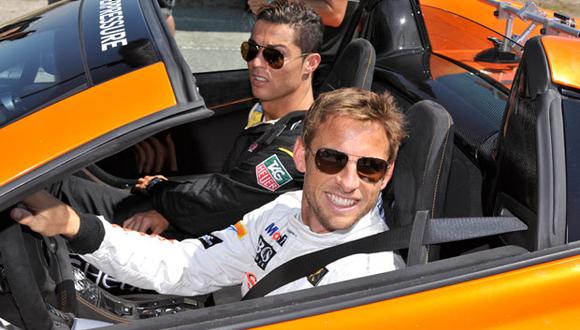 VIDEO: Cristiano Ronaldo prueba autos McLaren junto a Button