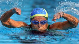 Brasileña de 93 años bate récords mundiales en natación
